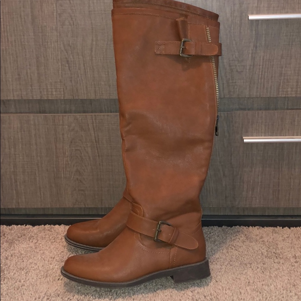 Never worn boots size 6
